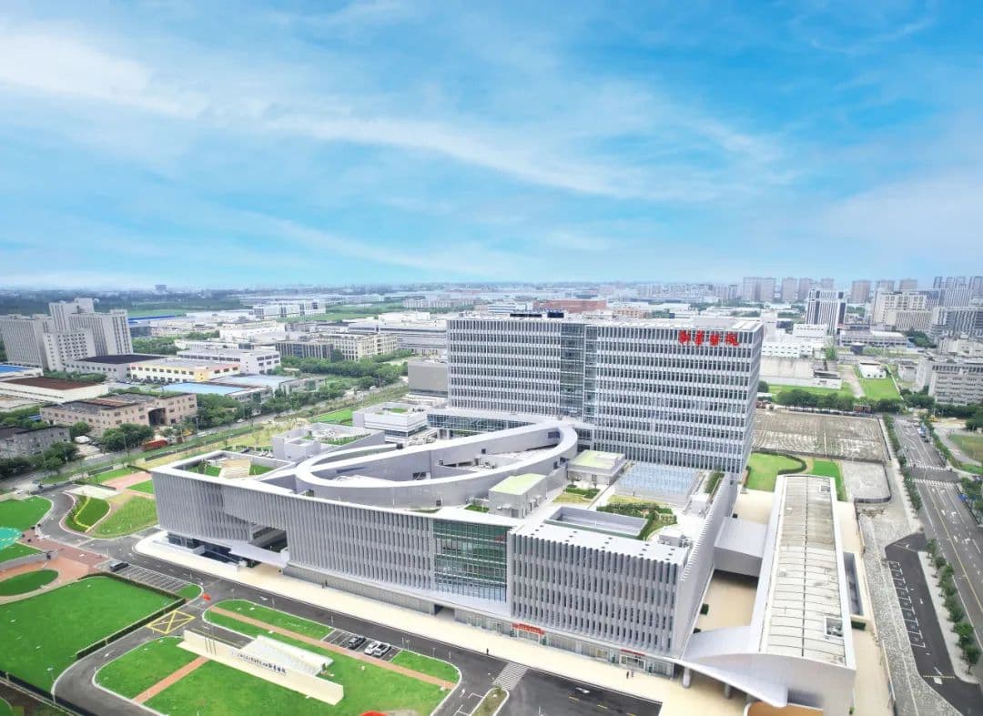 Aerial view of Xinhua Hospital Fengxian Campus and landscaped grounds